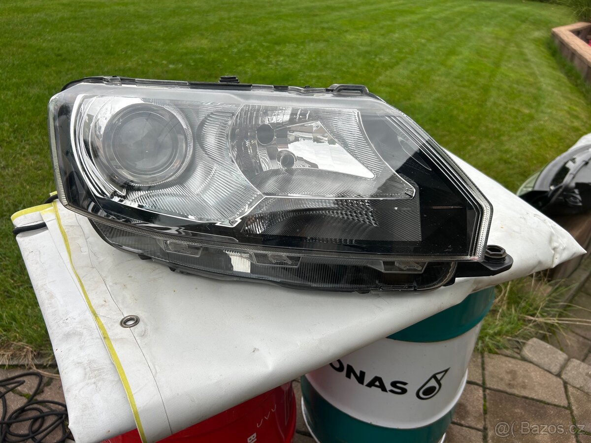 Škoda Rapid pravý xenon