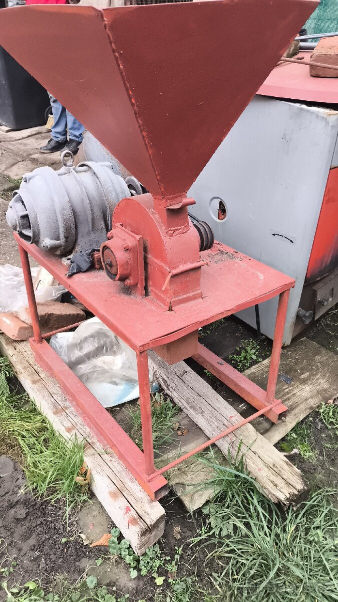 Šrotovnik na obilí