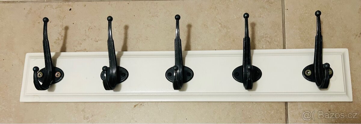 Věšák s 5 háčky