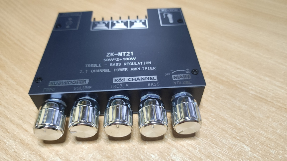 Korekční zesilovač s podporou Subwooferu - Bluetooth