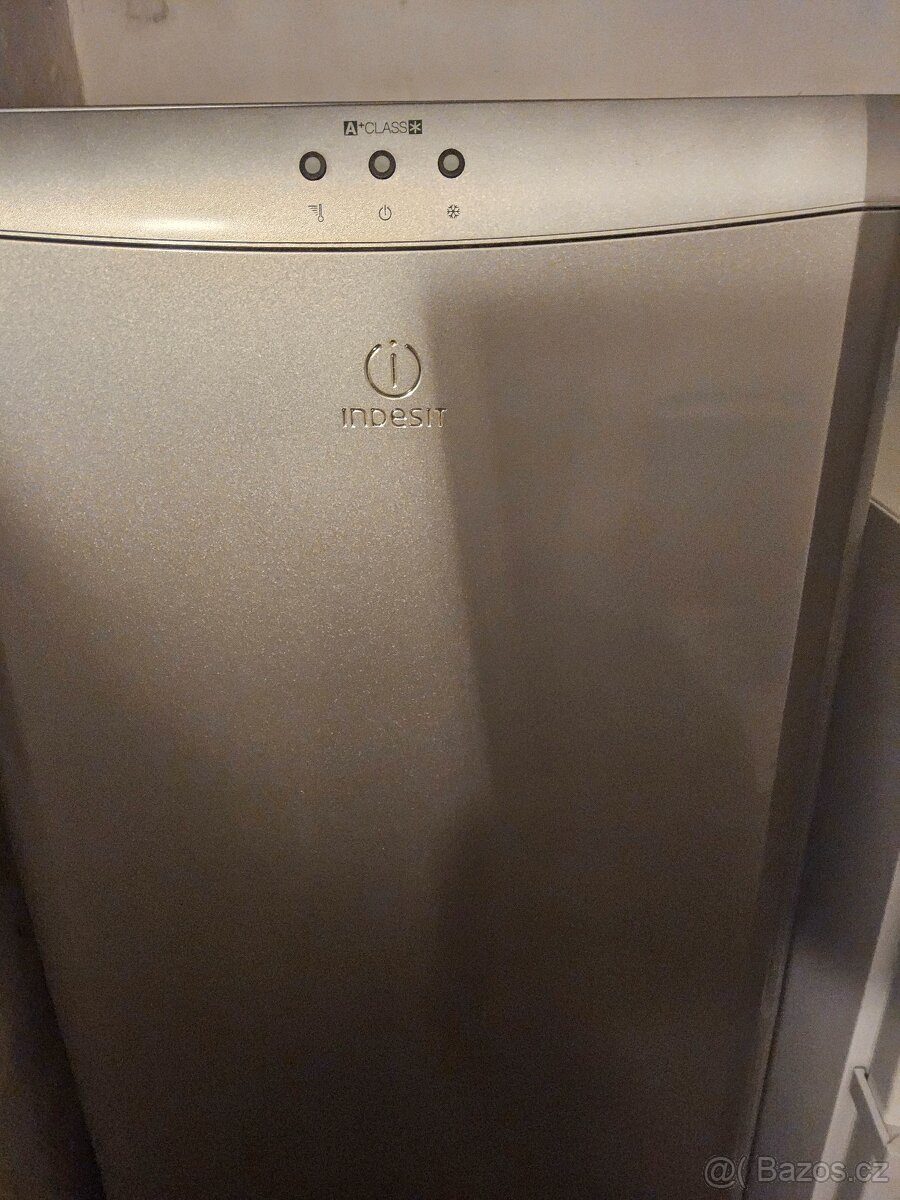Lednice s mrazákem INDESIT