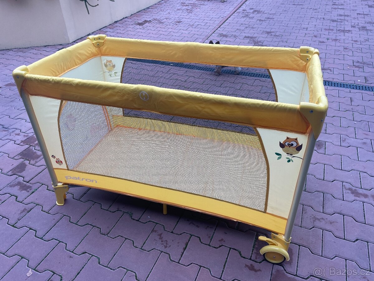 Skládací dětská postýlka s matrací
