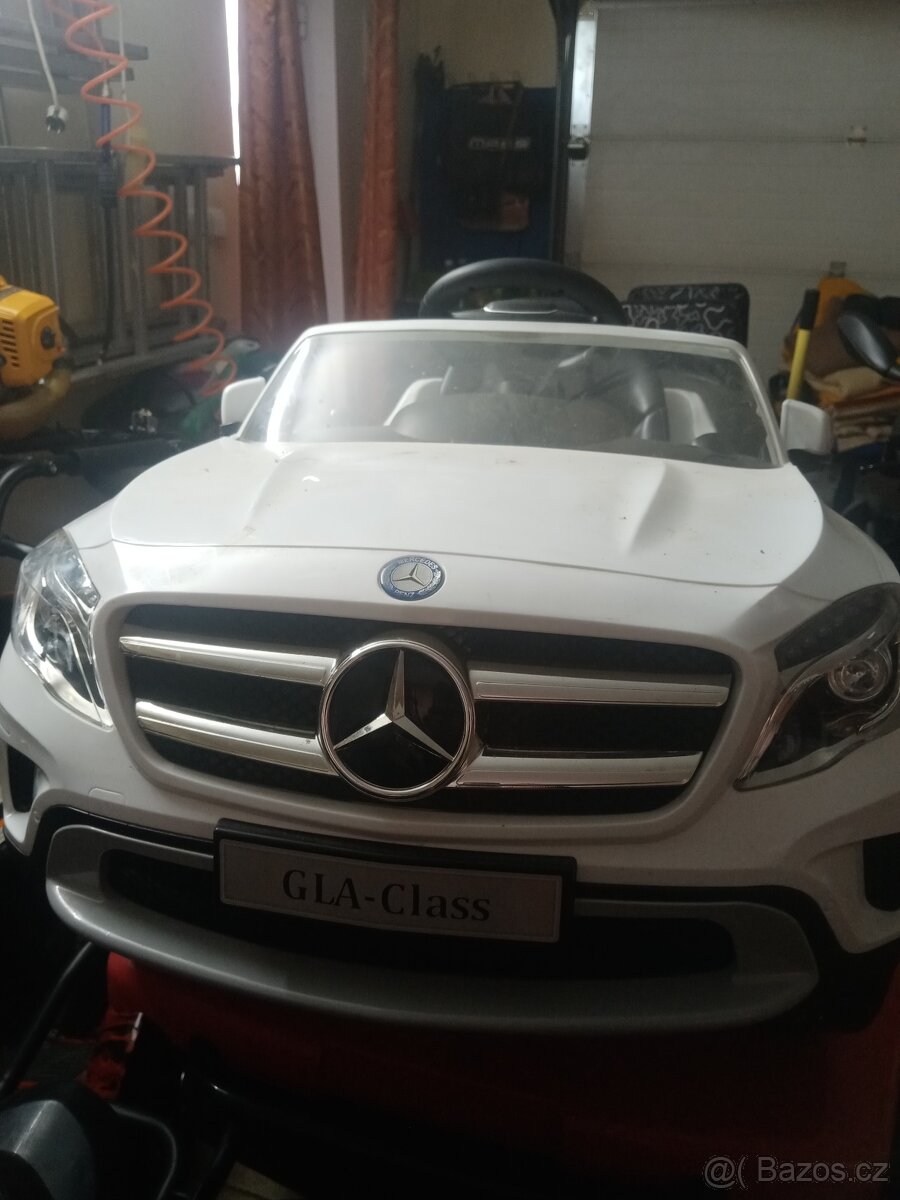 DĚTSKÉ AUTÍČKO MERCEDES
