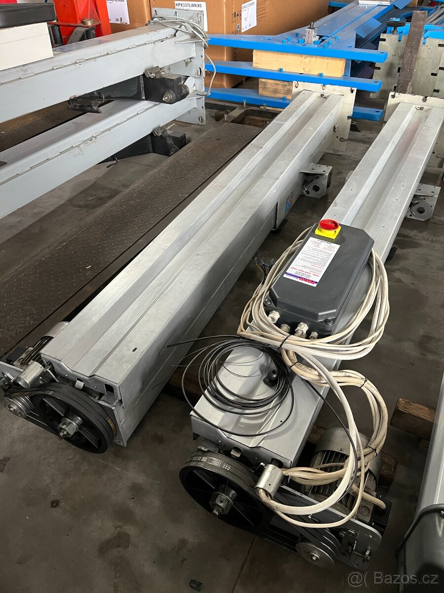 Dvousloupový zvedák Ravaglioli bez přejezdu