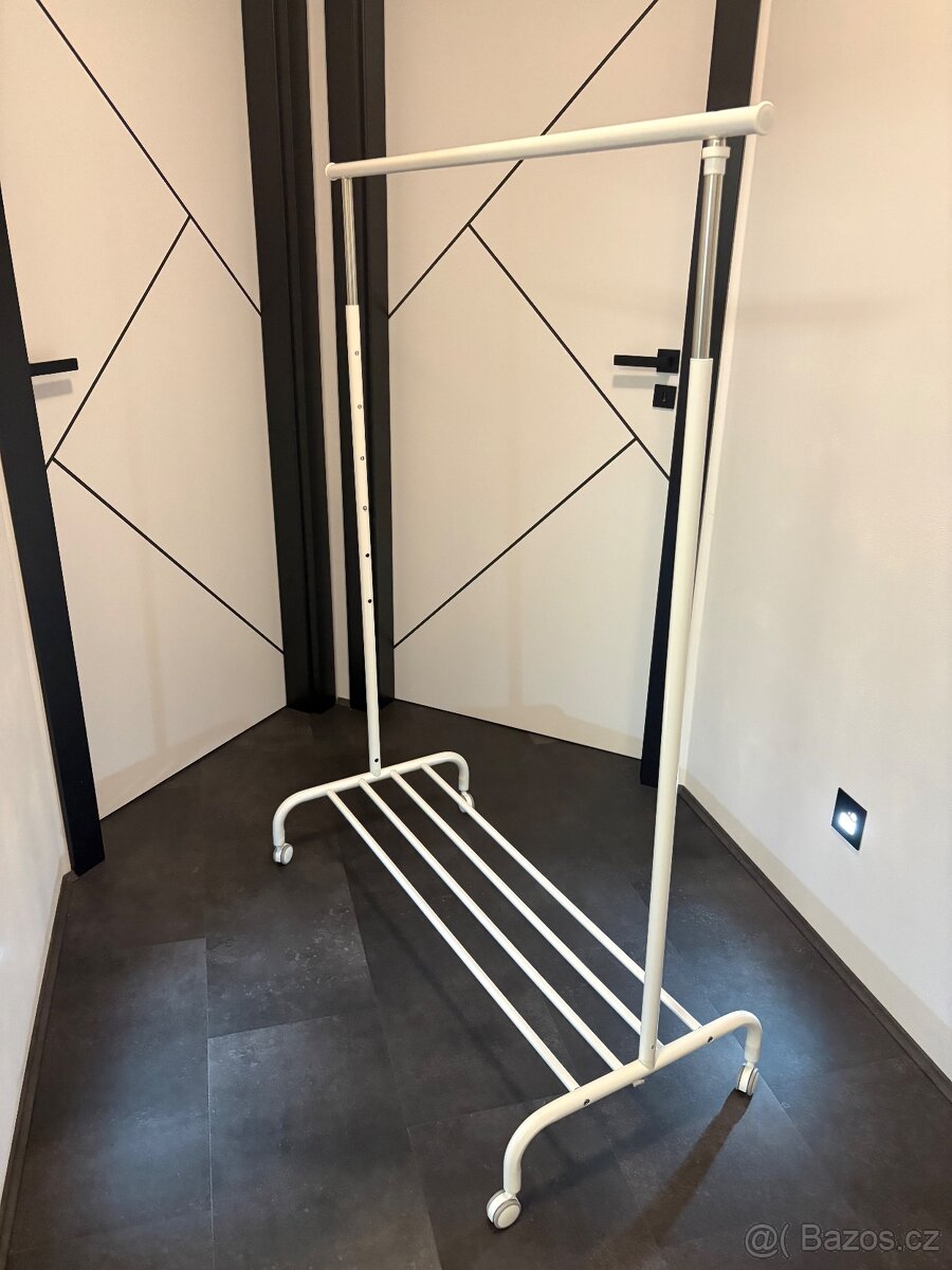 Šatní stojan Rigga IKEA