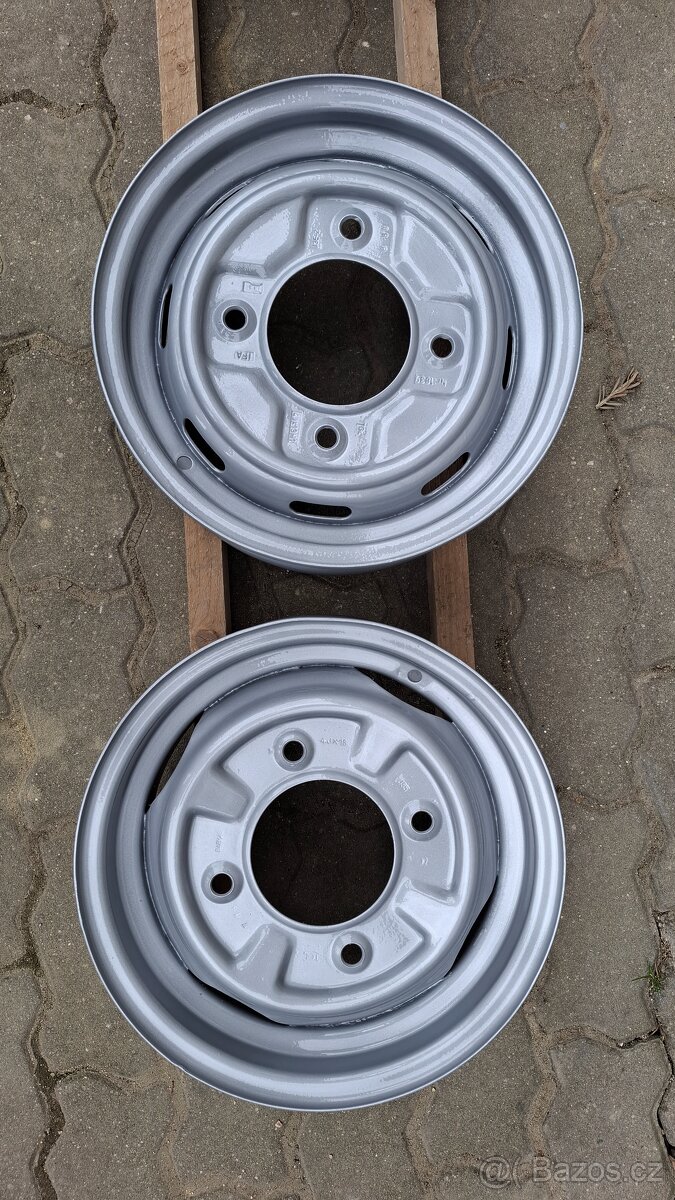 Trabant disky nově nalakované