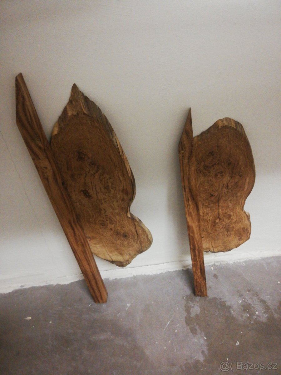 Otočná křídla, poličky, držáčky - masivní dřevo