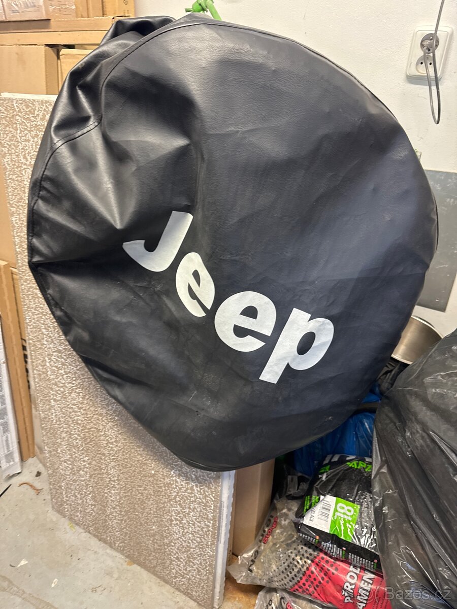Jeep Wrangler - kryt rezervy