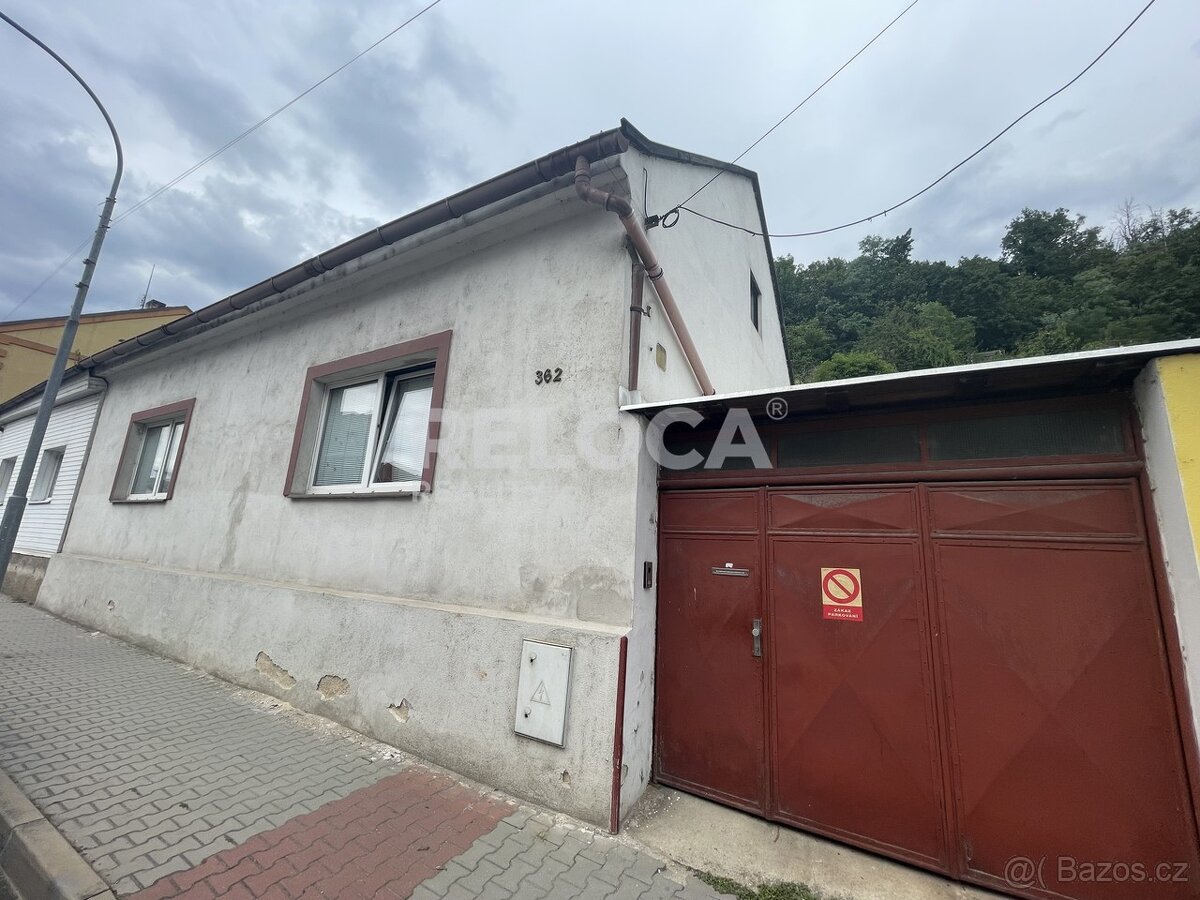 RD 6+2, 140m2, dvůr, Přemyslovna ul., Kralupy nad Vltavou.
