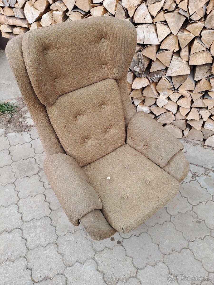 Retro křeslo ušák