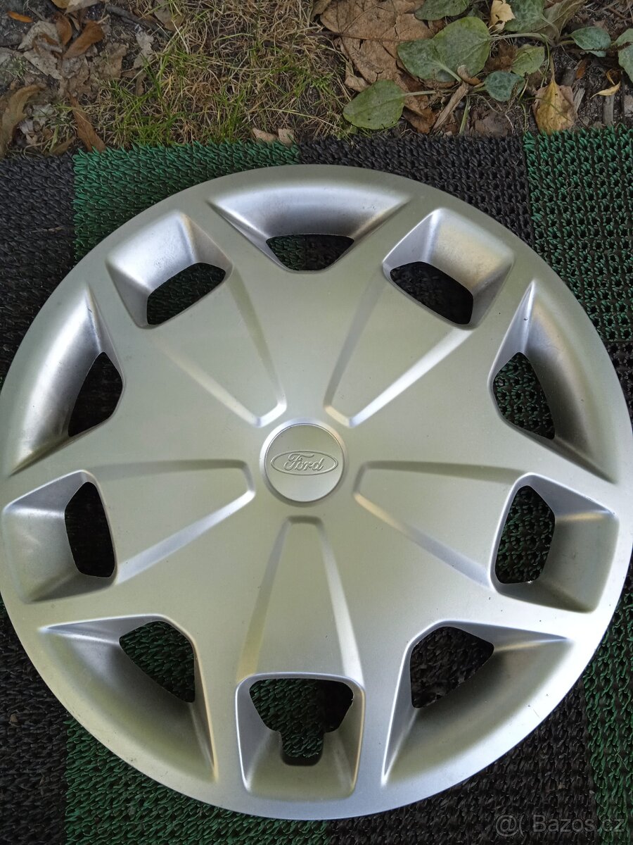 Ford: originál poklice,16palcu,300k.c.
