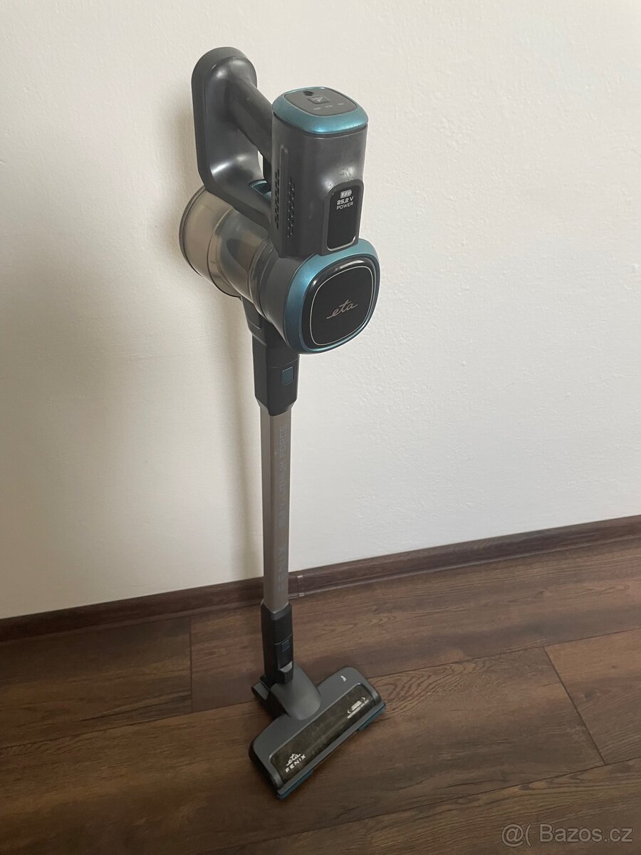 Nefunkčni tyčový vysavač ETA fenix