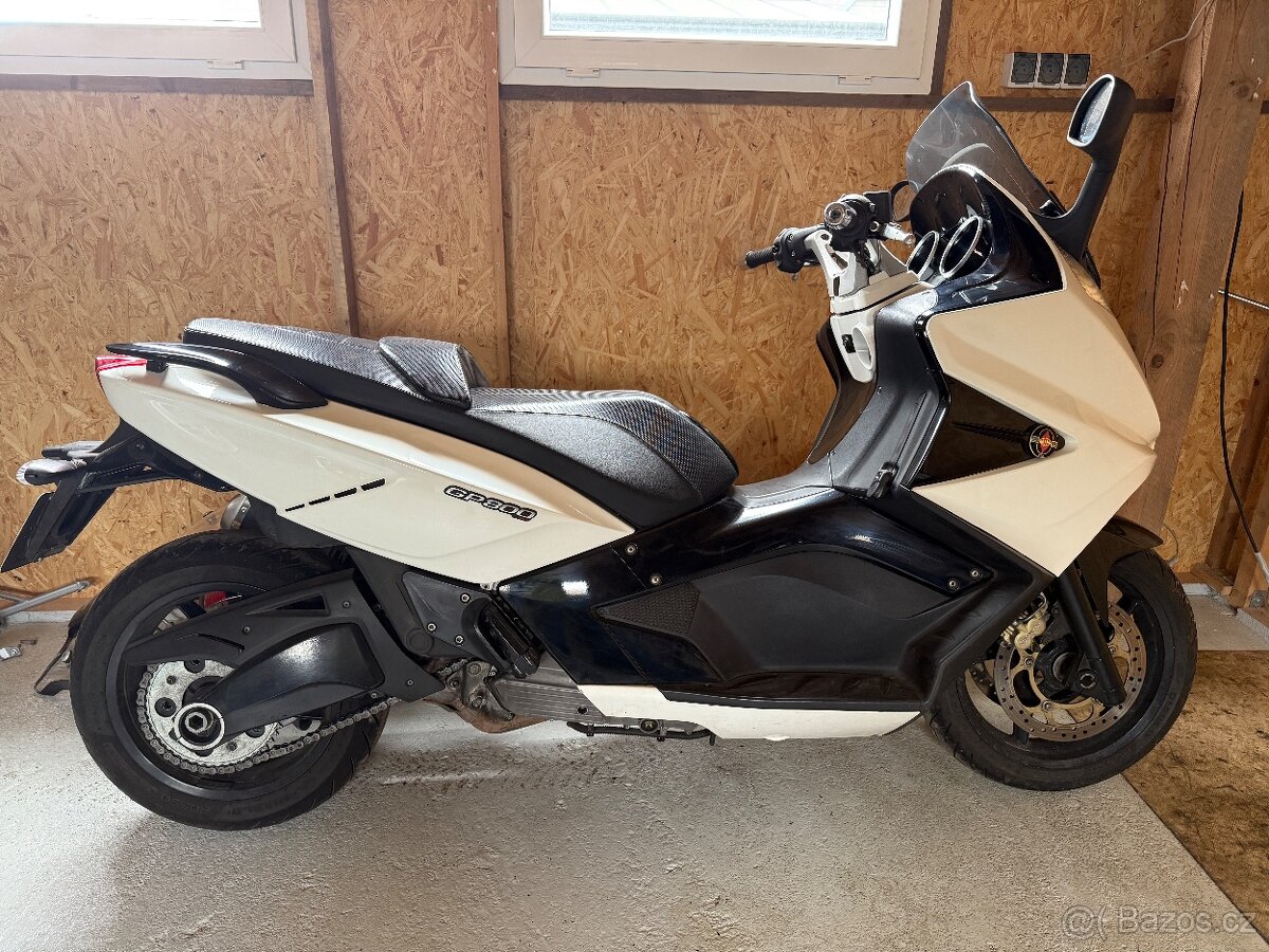 Gilera GP 800