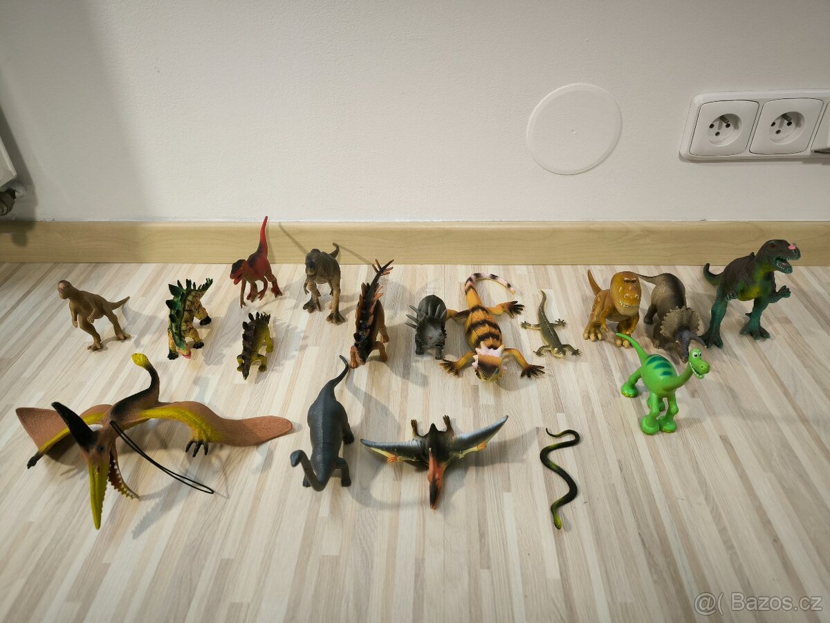 Sada plastových dinosaurů