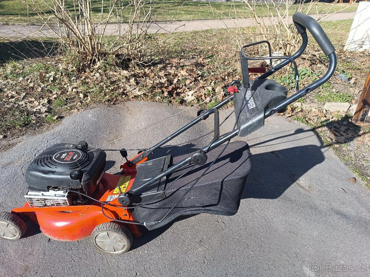 Prodám benzínovou zahradní sekačku s pojezdem