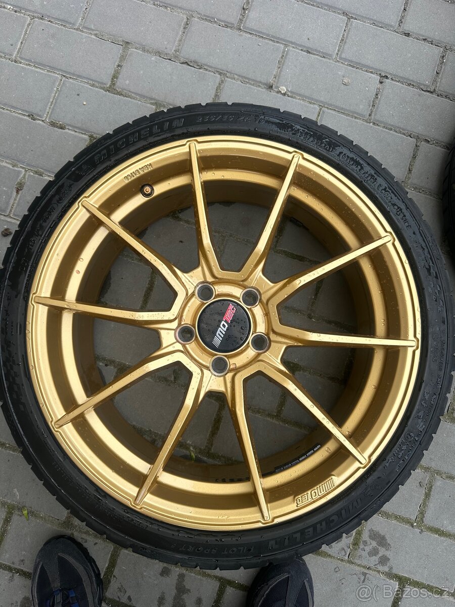 Motec mcr2 ultralight 5x112 r19 235/35/19