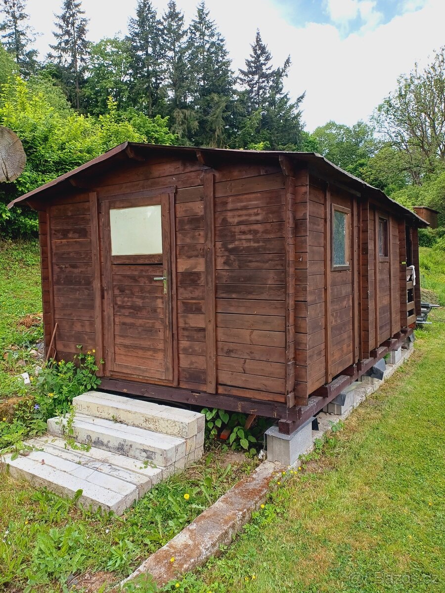 Dřevěná chatka 6x3m