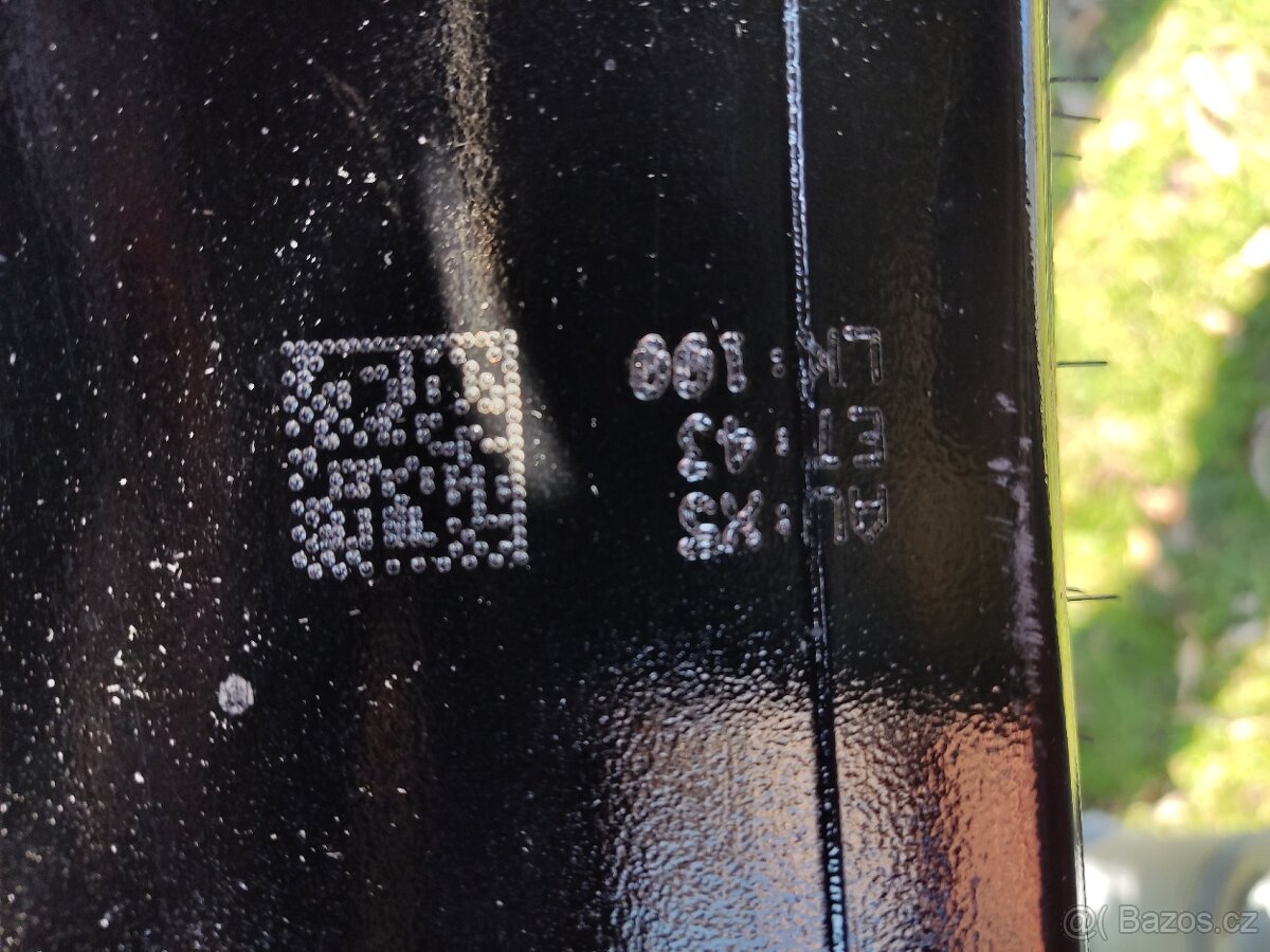 ALU kola + pneu 215- 40-17 letní