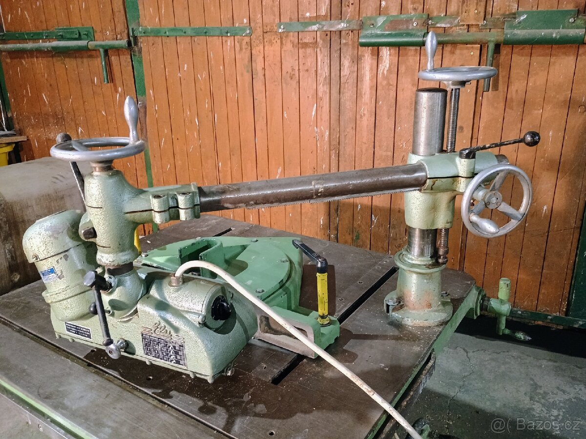 Tříkolečkový podavač materiálu Elu