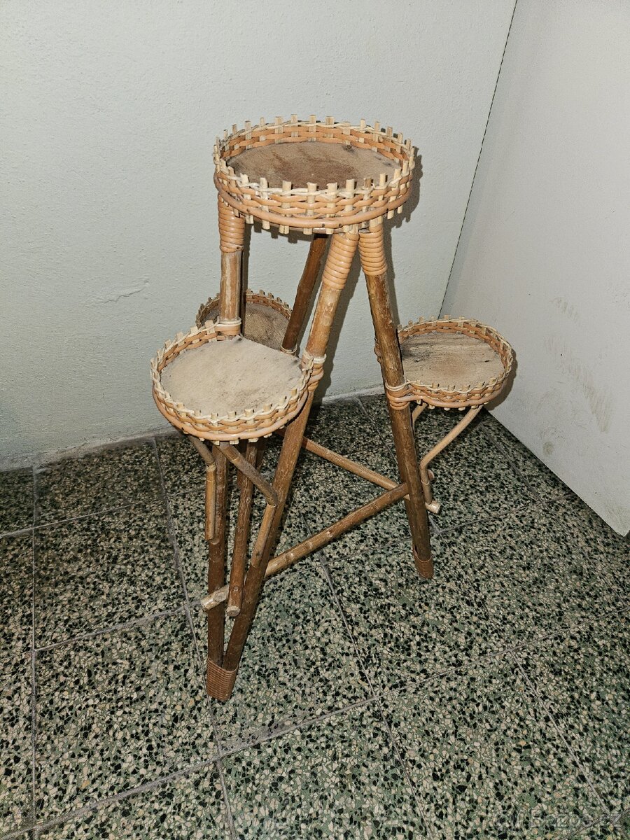 Retro stojan na kytky