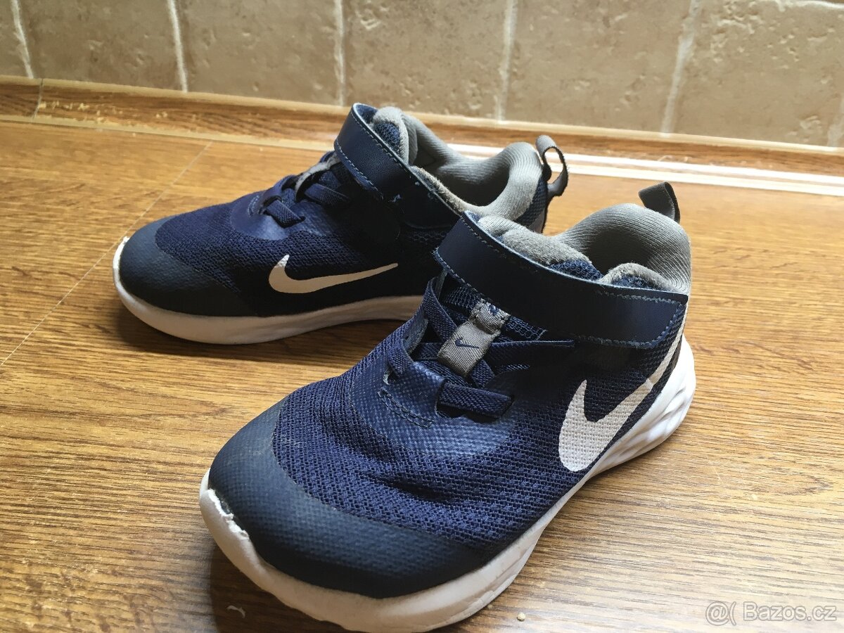 Dětské tenisky NIKE vel. 26/27