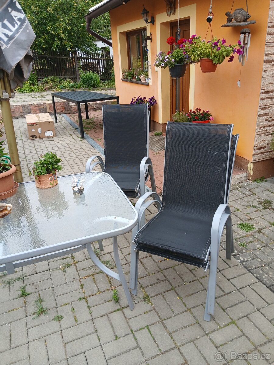 Stůl a židle