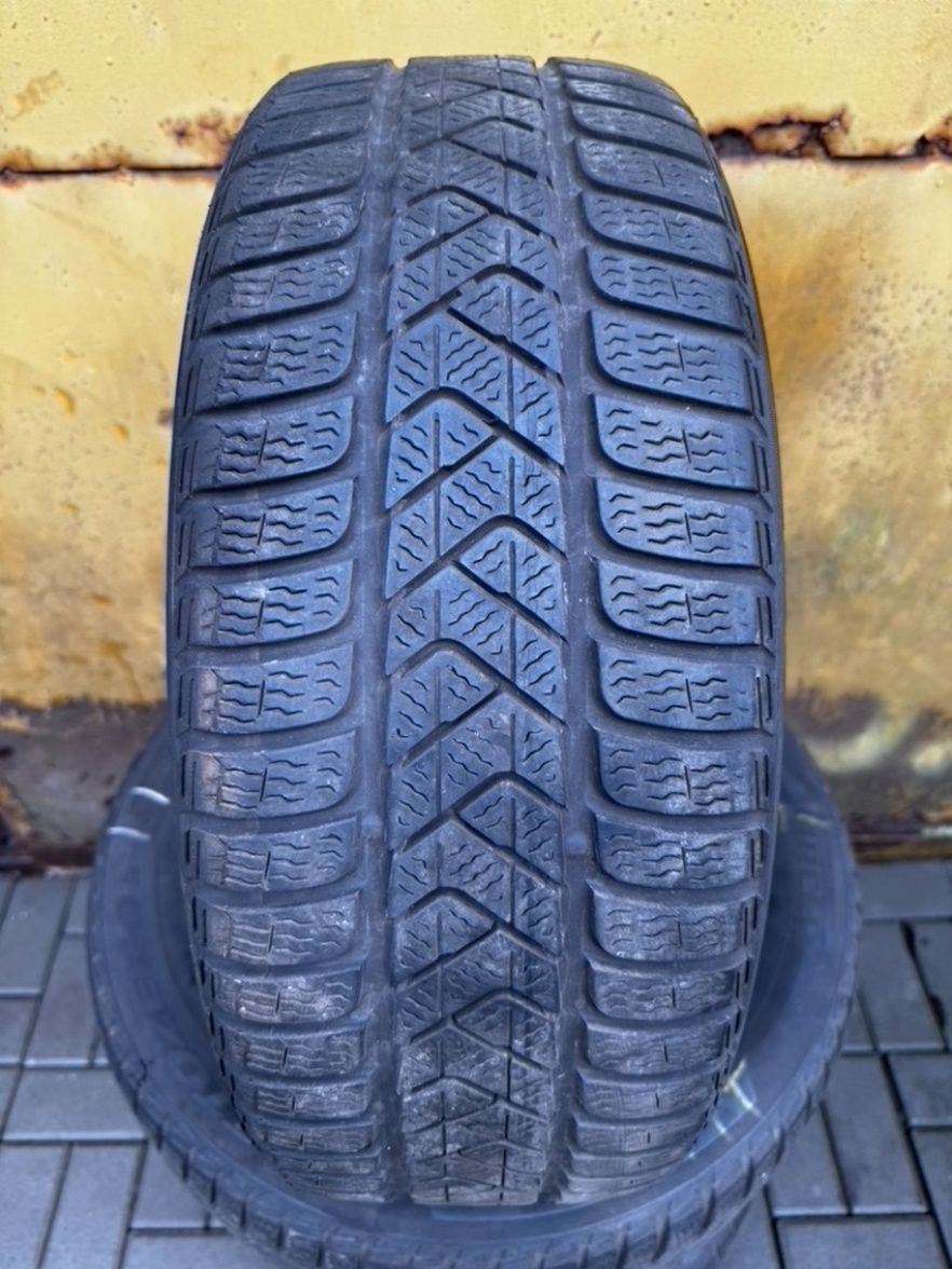 Zimní pneumatiky Pirelli 215/55/17