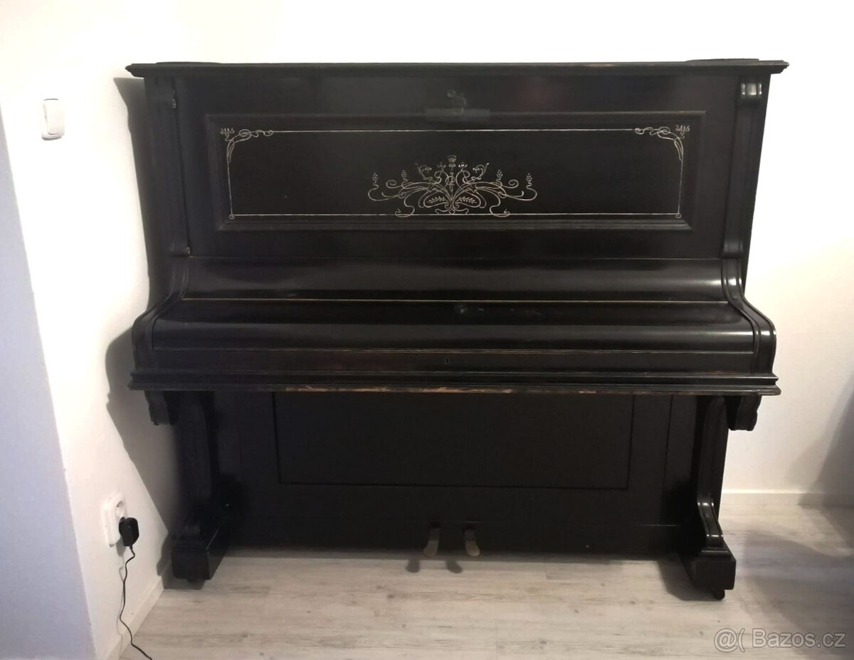 Pianino/klavír Koch a Korselt z roku 1900