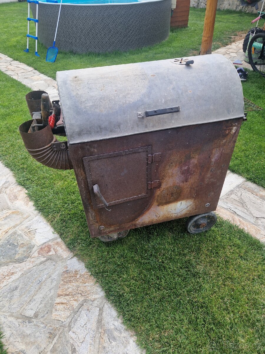 Mobilní gril ze staré svářečky