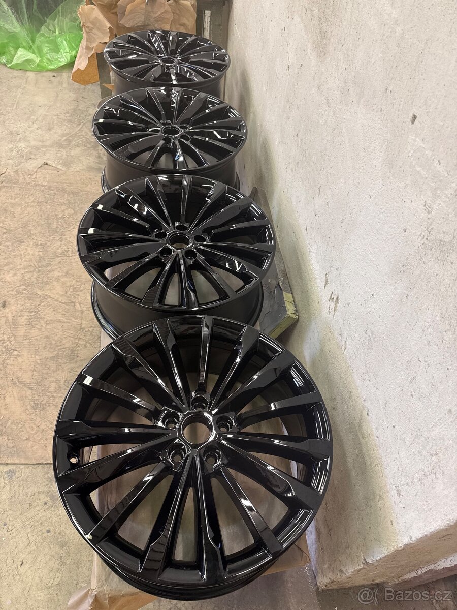 Hlinikova kola superb 3 trinity r19 5x112 černé