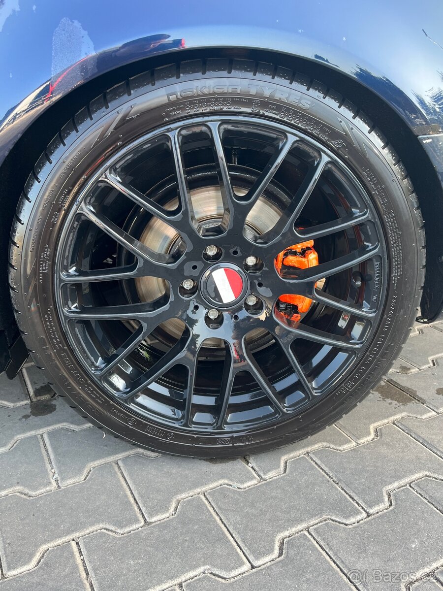 Letní kola s disky ZR18 235/40