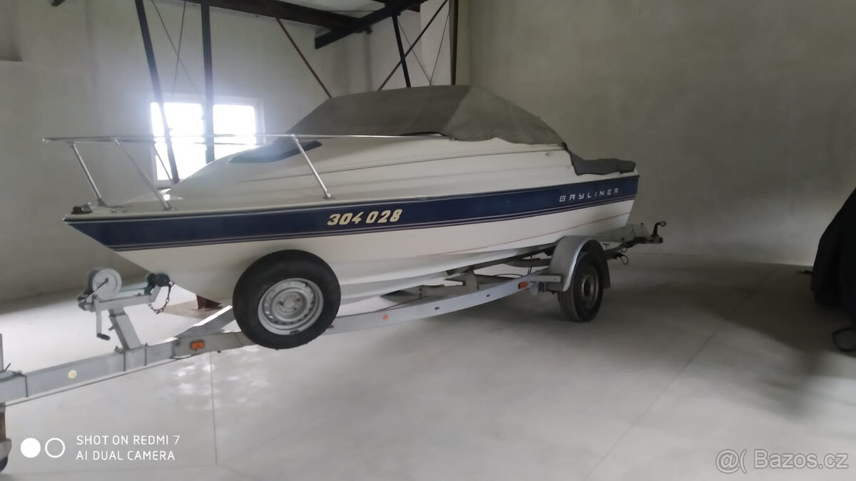 Kajutový člun Bayliner 1952 Capri