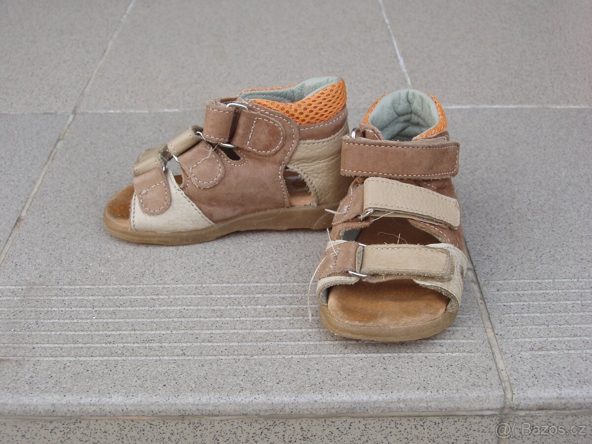 KOŽENÉ SANDÁLE
