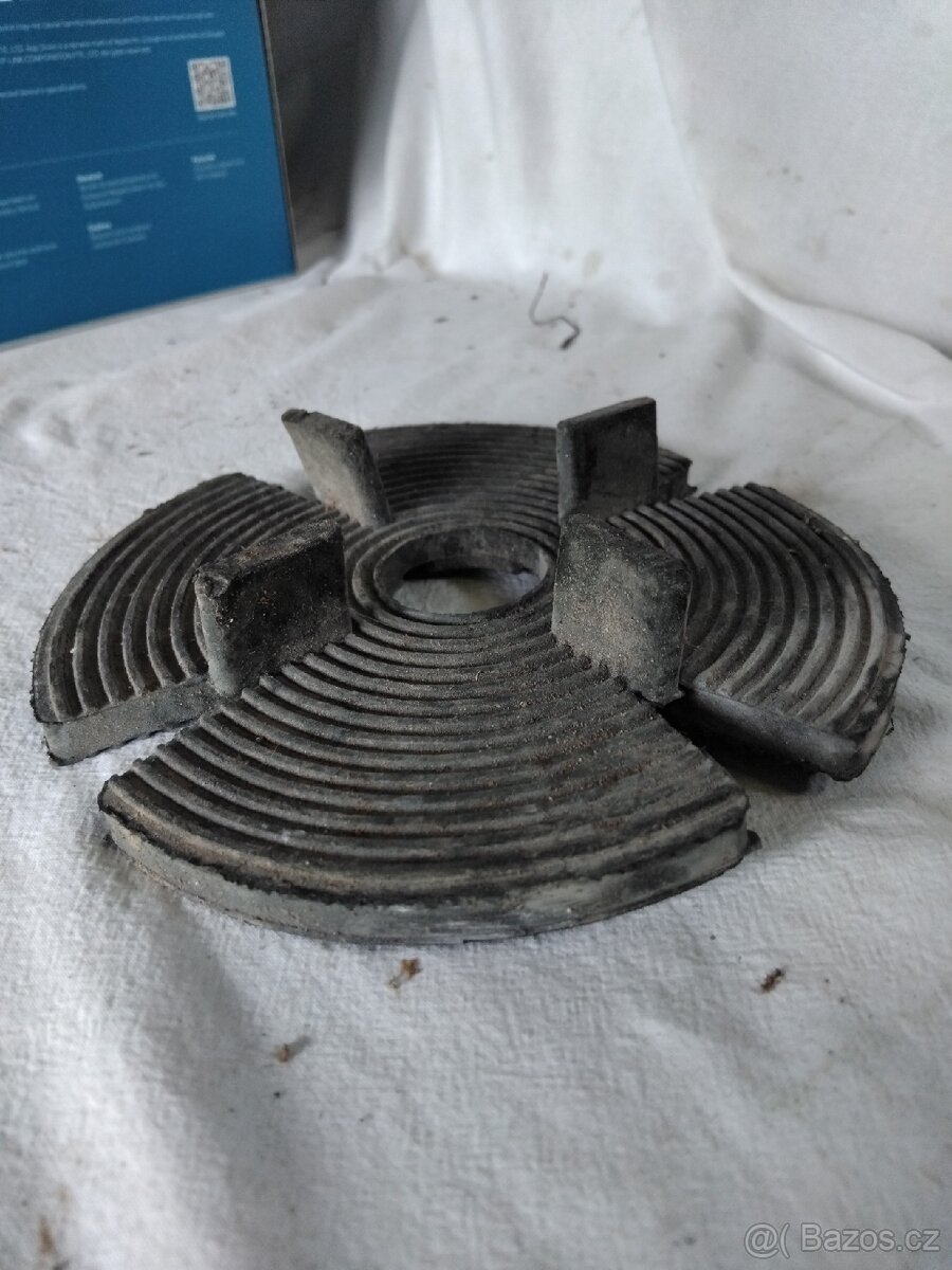 Pryžové podložky pod dlažbu