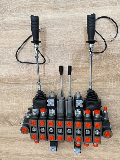 Rozvaděč osm sekcí, ovládání elektr./mechanic.