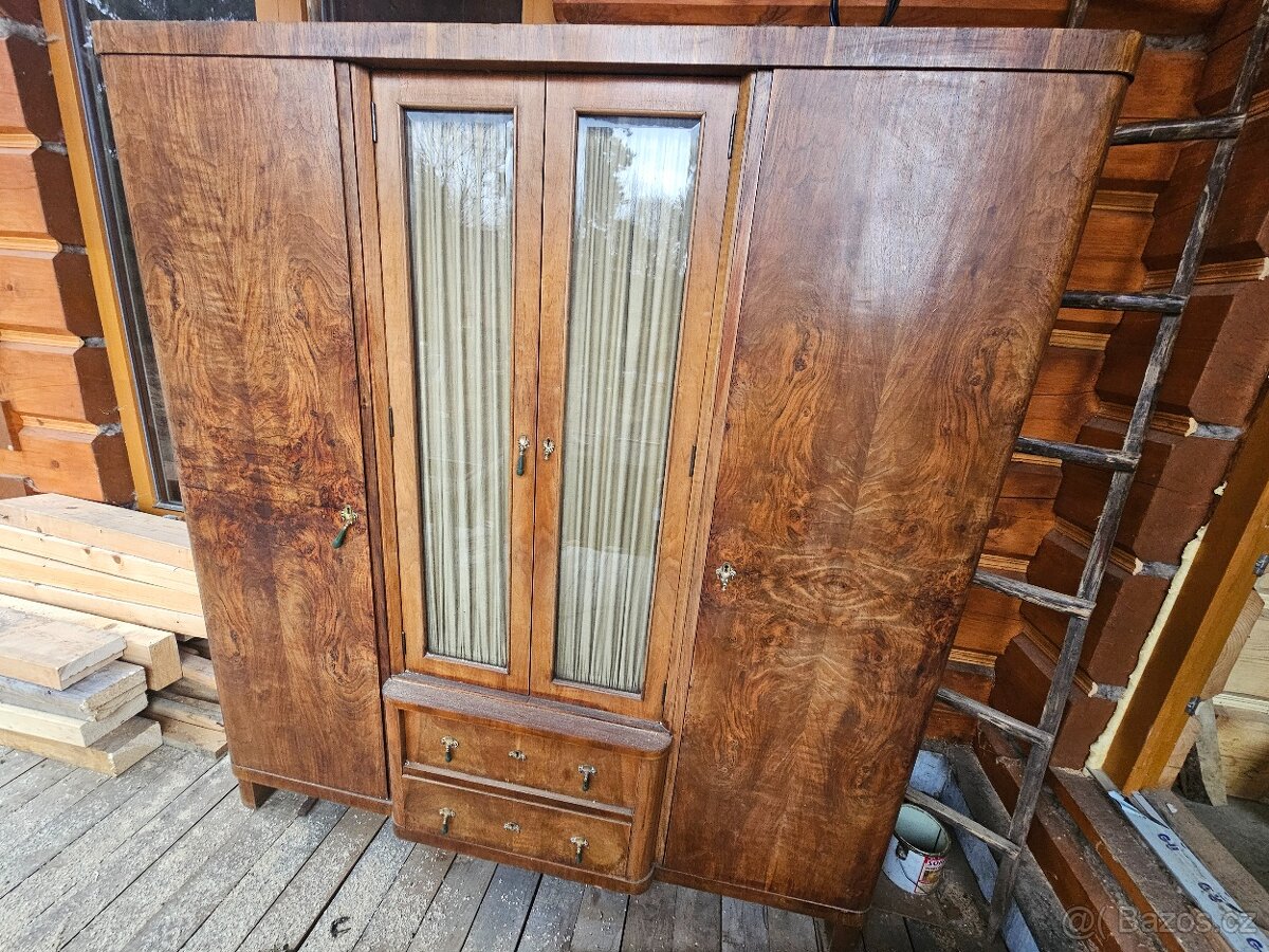 Starožitné skříně