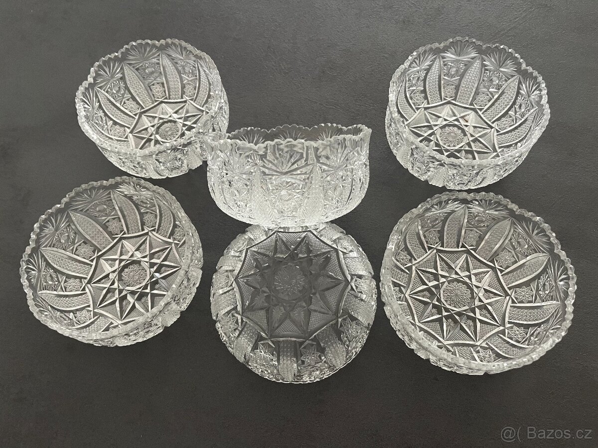 Broušené sklo misky