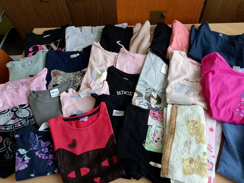 Balík oblečení holka 134