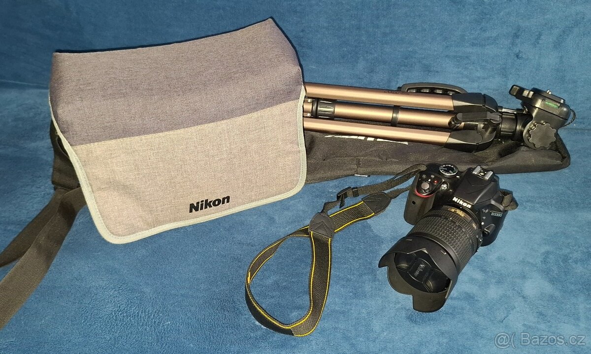 NIKON D3300 s příslušenstvím Stativ Hama star 62