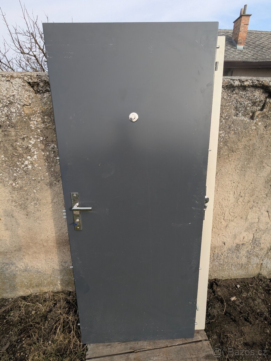 Bezpečnostní dveře