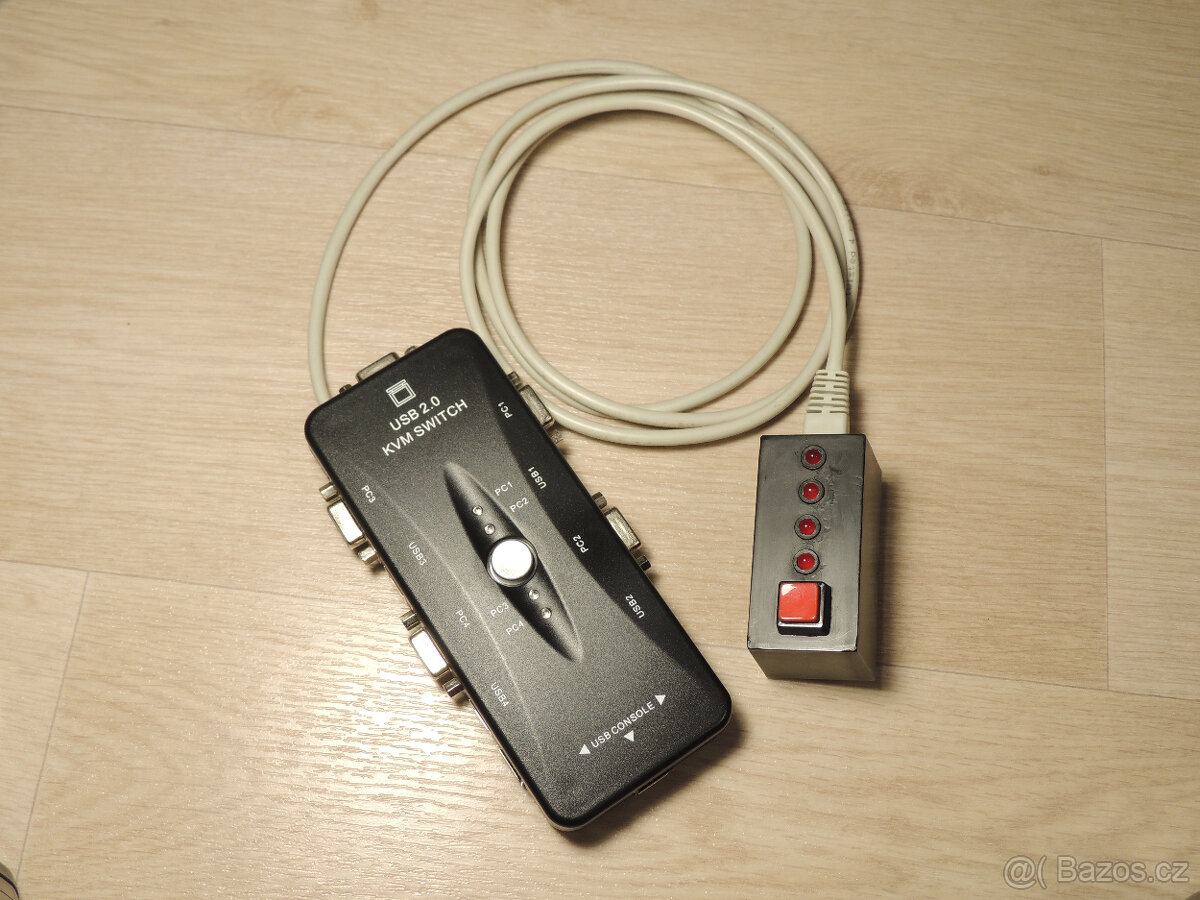 KVM přepínač 4x VGA, USB