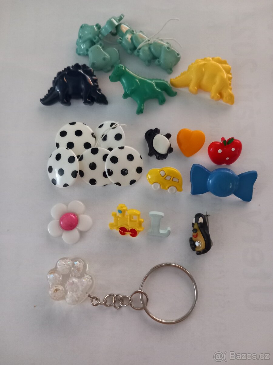 ZLEVNĚNO Knoflíky dětské, plast.