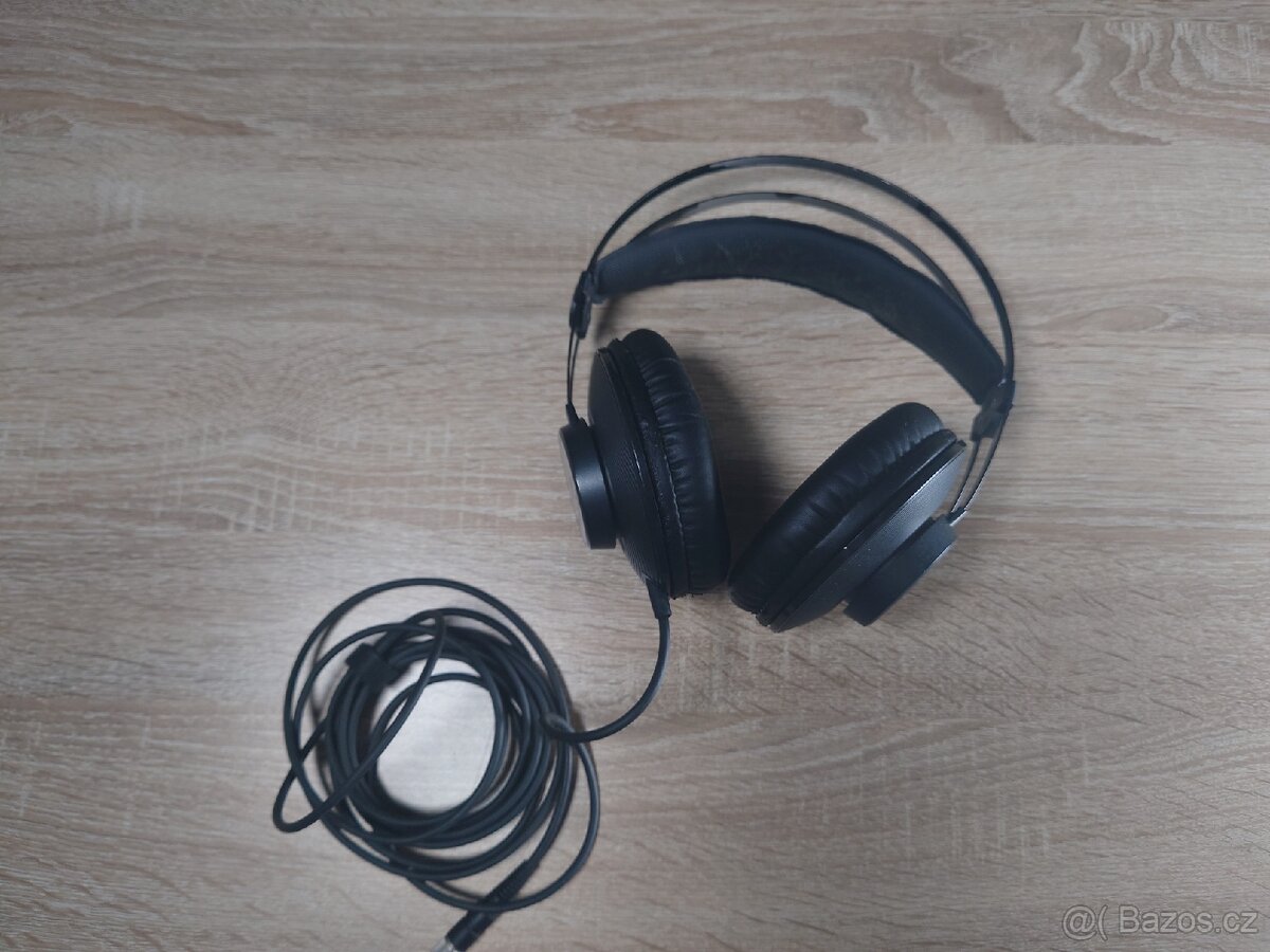 AKG K72