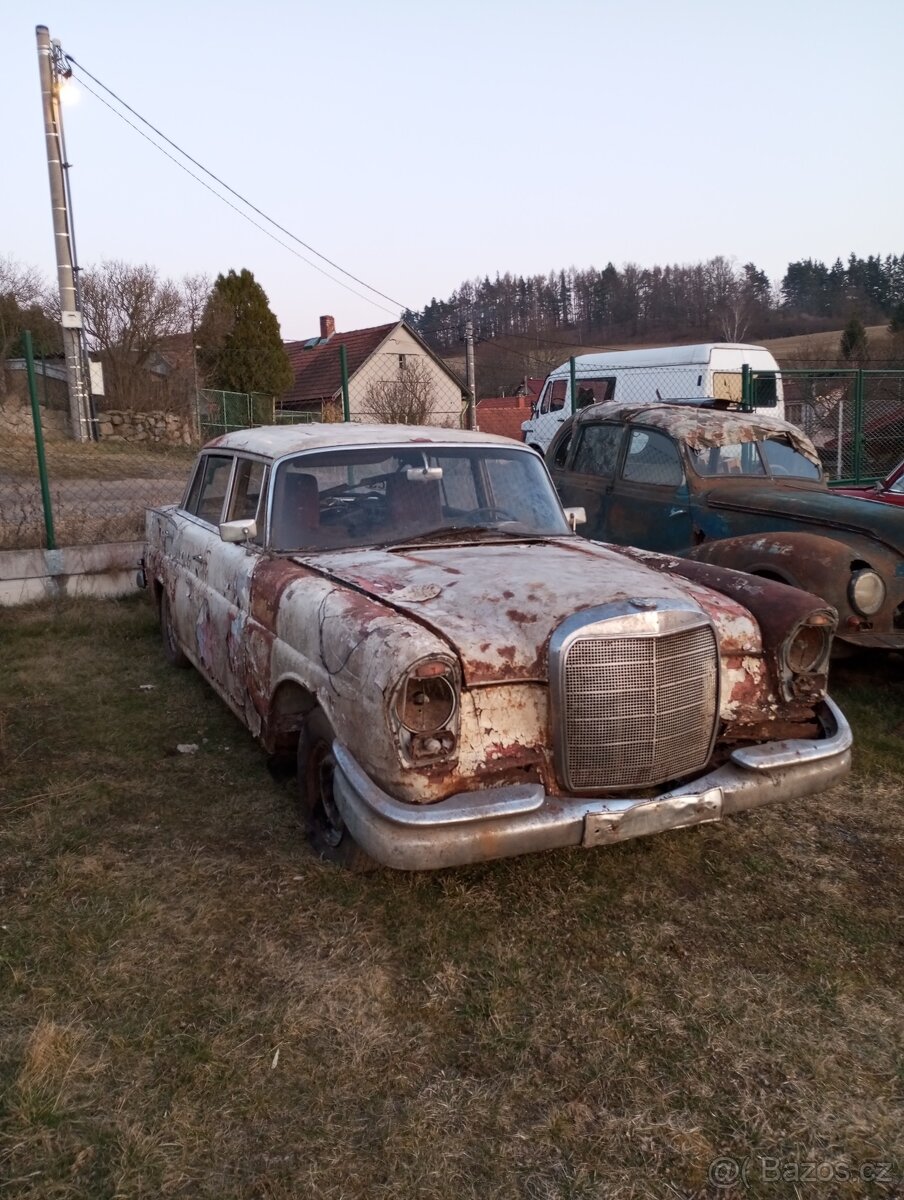 Mercedes Benz W111