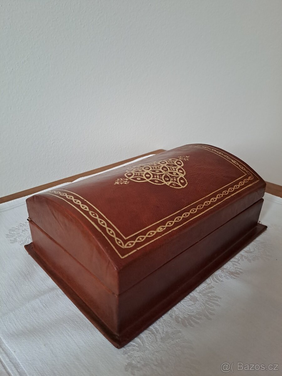 HEZKÁ DÓZA SE ZLATÝM VZOREM