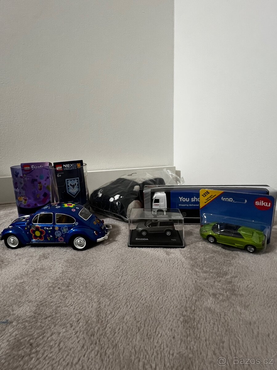 Modely aut + skleničky Lego zdarma