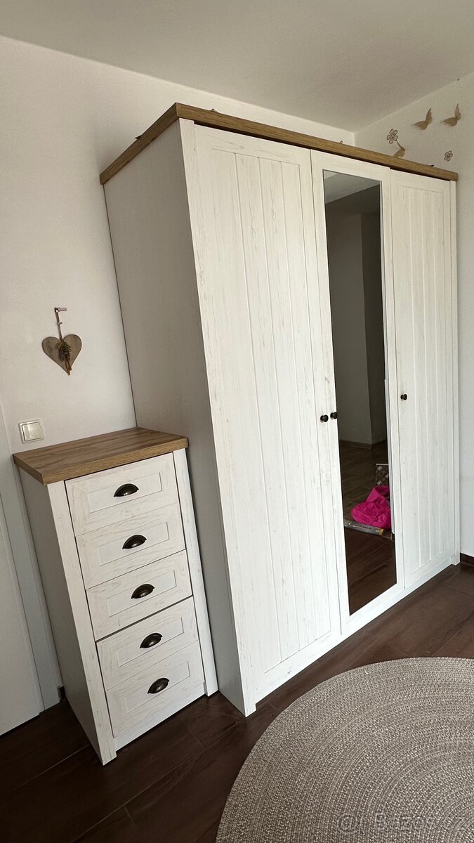 Šatní skříň MARKSKEL 162×210 bílá/barva+komoda