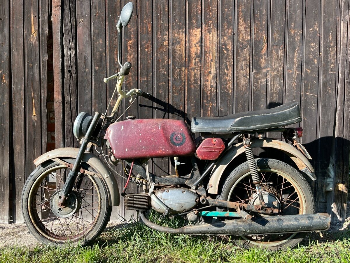 Jawa 50/23 Mustang bez TP + ND rám, nádrž, kolo, a další