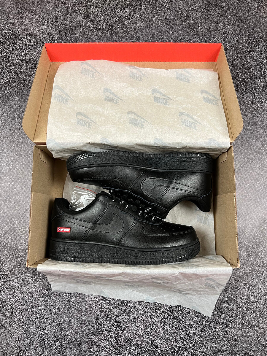 Nike Air Force 1 x Supreme Black