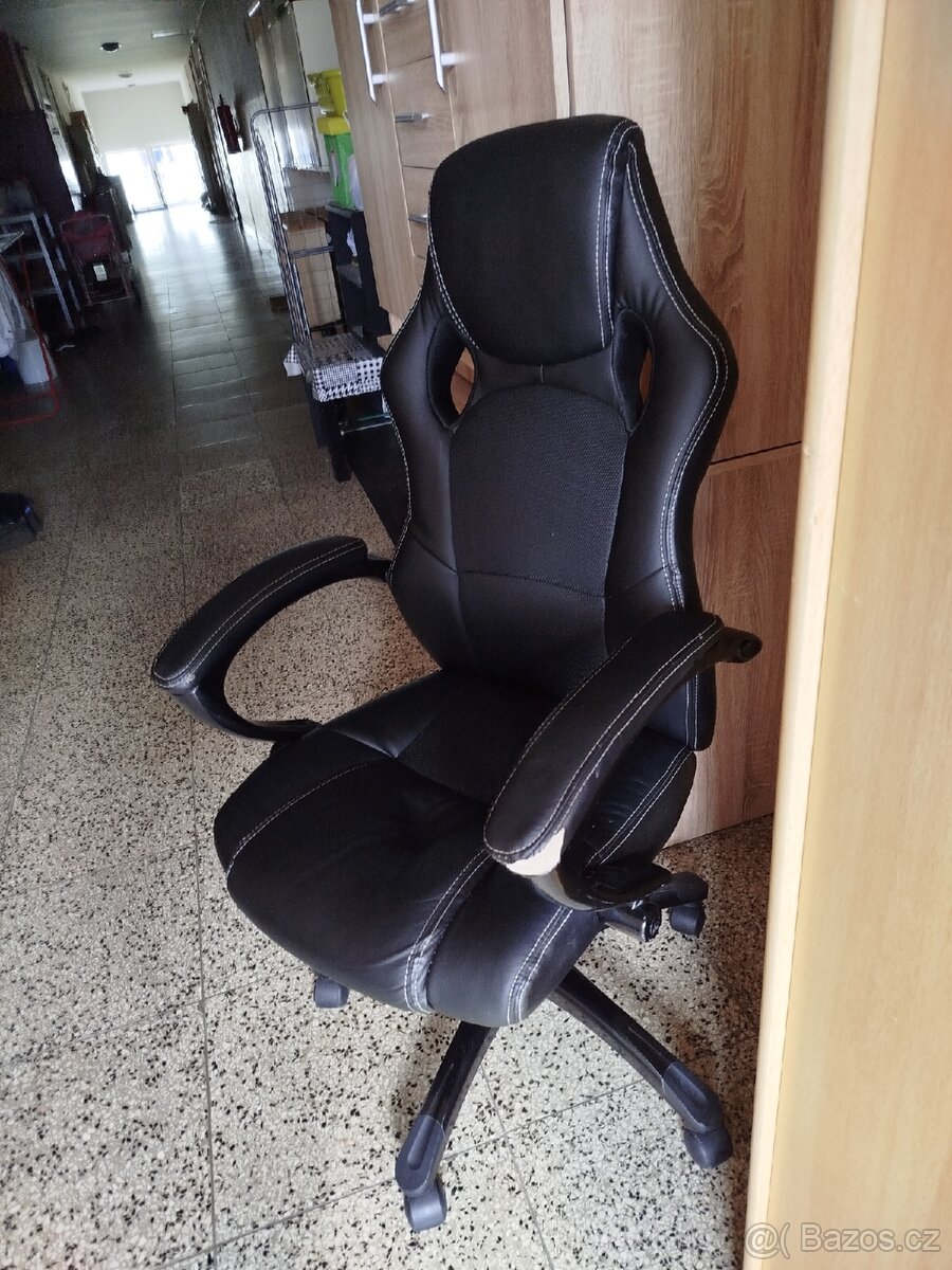 Herní křeslo k PC
